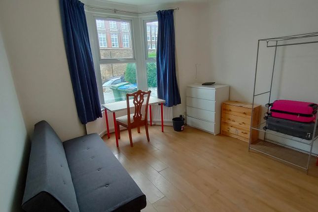 Thumbnail Room to rent in Victoria Way, London