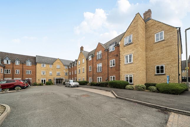 2-bed house on Flat 24, Erdington House,, Cresswell Close, Kidlington, £180,000