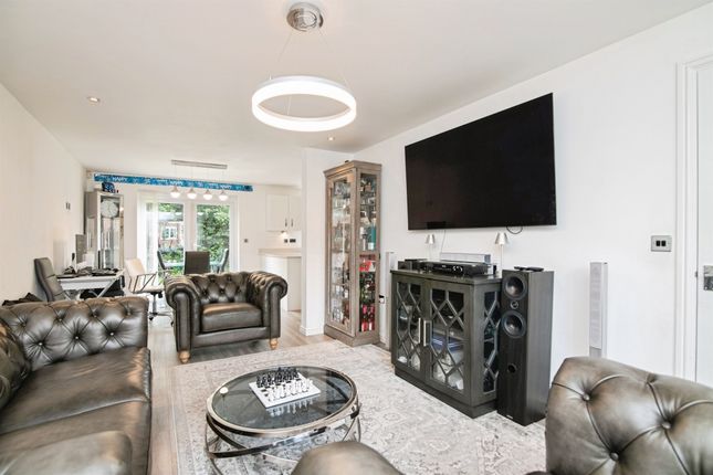 28, Martineau Drive, Birmingham photo 4