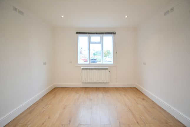 6, Algar Close, Isleworth photo 4