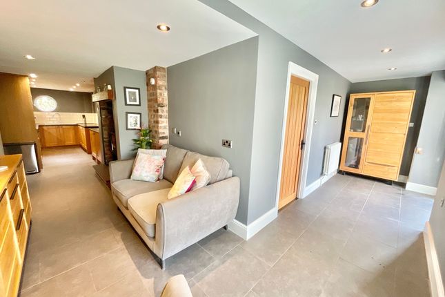 Outlane Cottage, Stafford photo 2