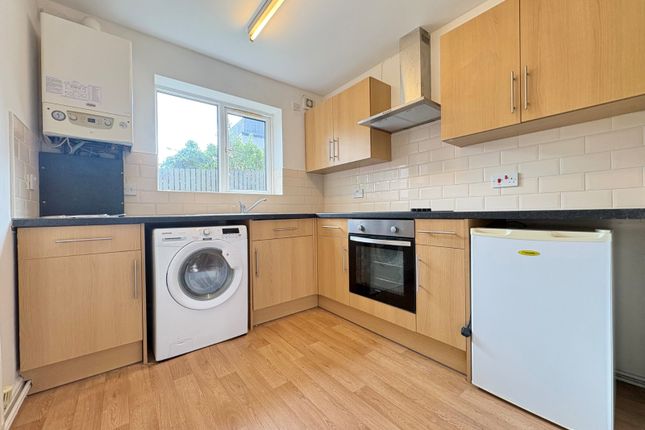 9, Farnley View, Bradford photo 3