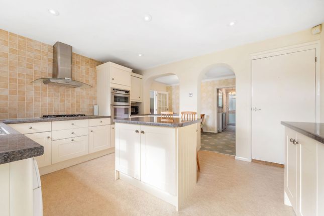 4 Crown Close, Orpington photo 2