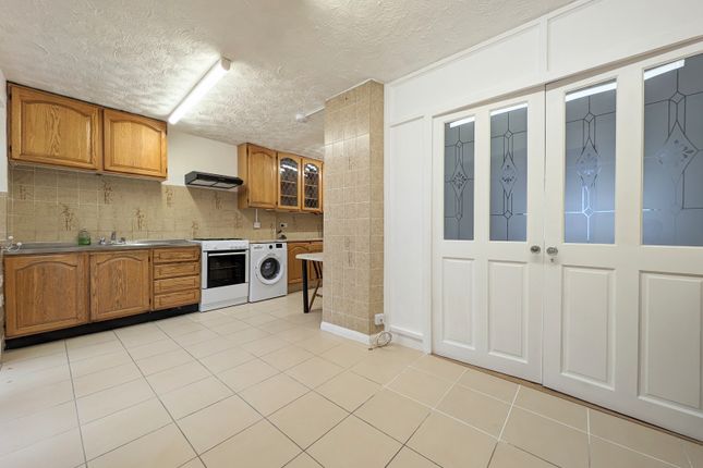Terraced house to rent in Berkshire Gardens, London