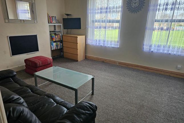 Studio flat on 36, Leonard Street, Hull, £139,950