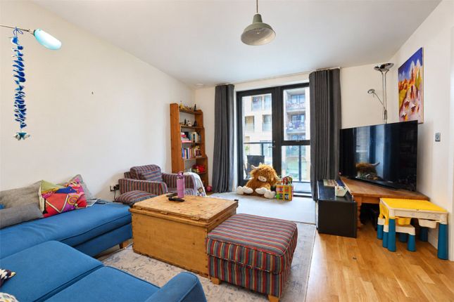 Flat 3, Poppyfield House,, Copperwood Place, London photo 4