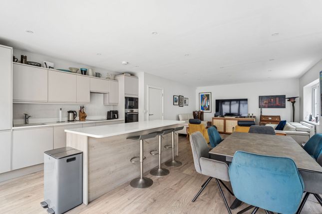 1D Kimble Crescent, Bushey photo 4