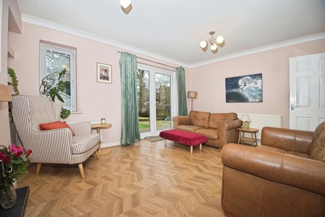 2, Willow Close, Pontypridd photo 2