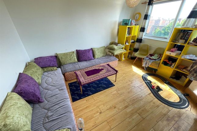 Flat for sale in Dartmouth Close, Notting Hill, London
