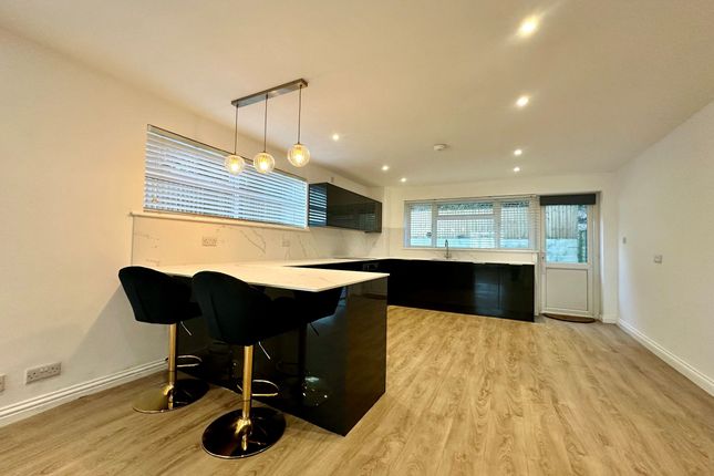 30 Park Drive Close, Newhaven photo 3
