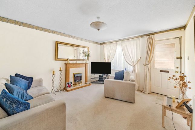 31, Chandos Close, Swindon photo 3