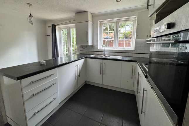 4, Dovedale, Lowestoft photo 4
