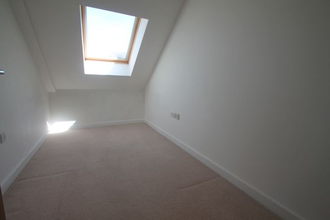 Flat 35, Arlington House, West Drayton photo 5