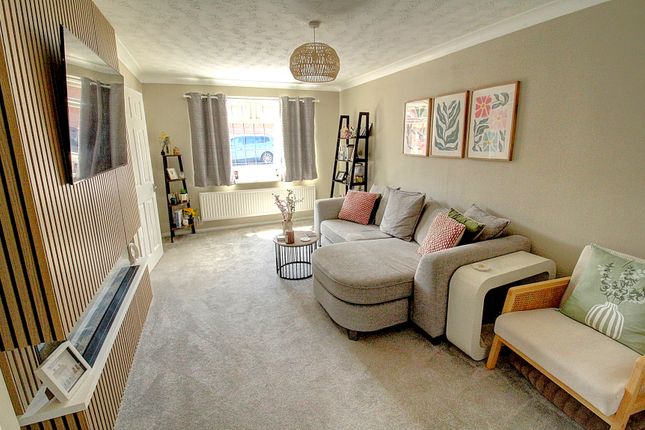 11, Newquay Close, Hinckley photo 2