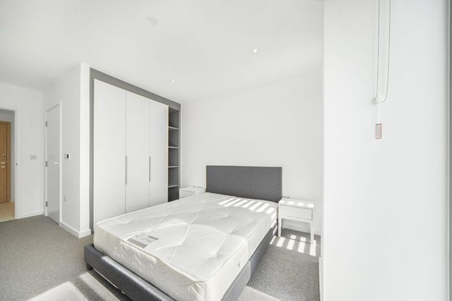 Apartment 703, Jacquard Point, 5, Tapestry Way, London photo 3