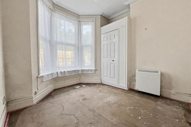 Flat 2, 136, London Road West, Bath photo 4