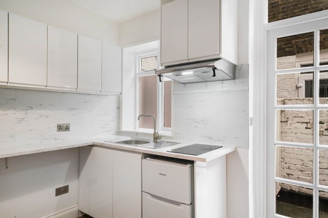 52 Castletown Road, Greater London photo 4