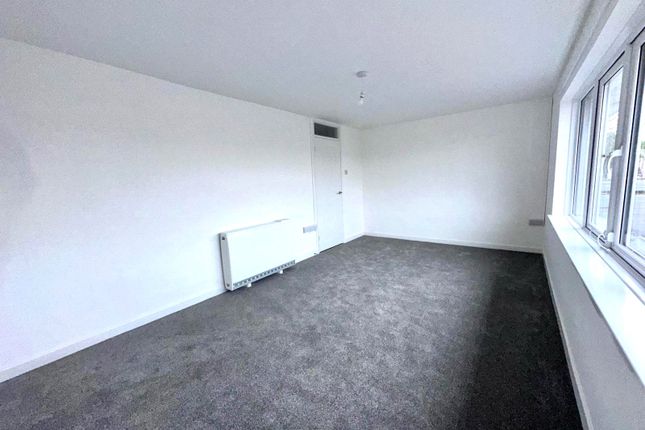 Thumbnail Flat to rent in Pages Court, High Street, Yatton, Bristol