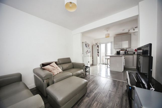 82, Third Avenue, Luton photo 5