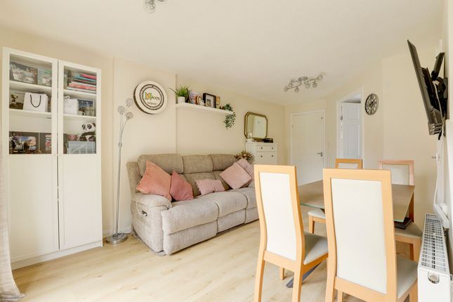 3 Leander Close, Nottingham photo 2