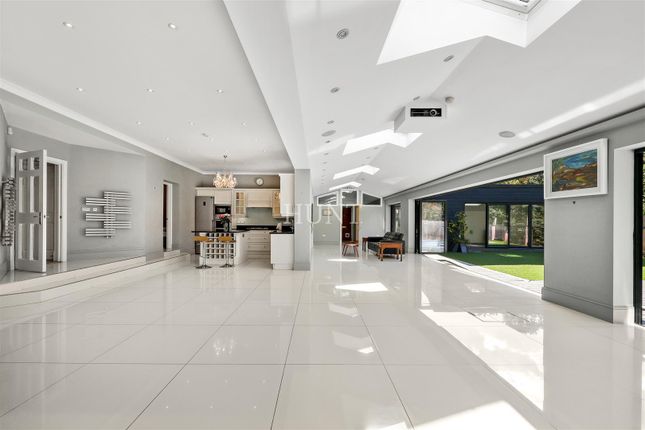 6, Regents Drive, Woodford Green photo 4