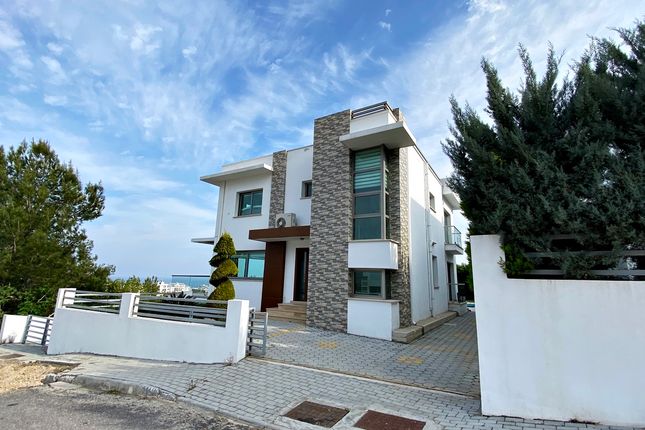 Villa for sale in Yukarı Girne, Kyrenia (City), Kyrenia, Cyprus