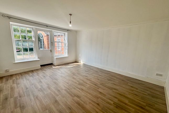 Flat 2 Manning Court, 69, Wide Bargate, BOSTON photo 2