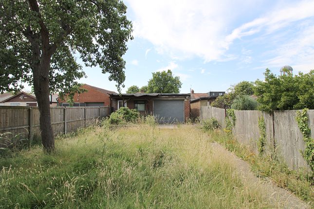 Devon Close, Perivale photo 4
