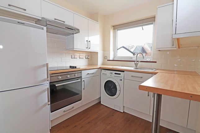 Thumbnail Flat to rent in Brook Road, Redhill