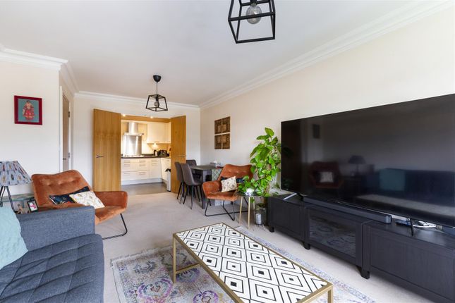 Flat for sale in Cheam Road, Ewell, Epsom