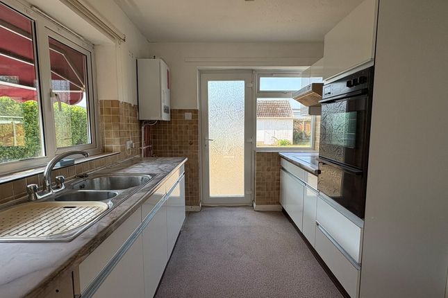 66, Dorset Avenue, Ferndown photo 3