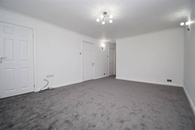 19, The Orchard, Wrenthorpe photo 3