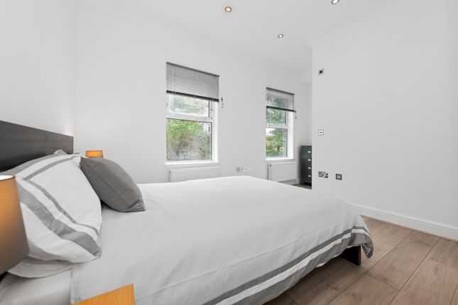 205 Hitchin Road, Luton photo 2