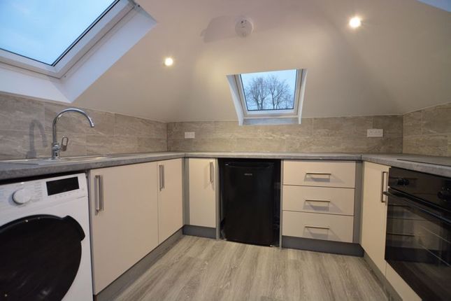 (LettsPay) Flat 10 Beechwood Court,, 5 Gore Road, Slough photo 4