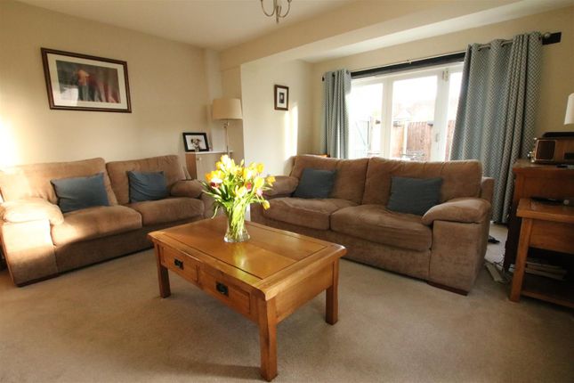 1 Thistle Cottages, Kingston Road, Leatherhead photo 3