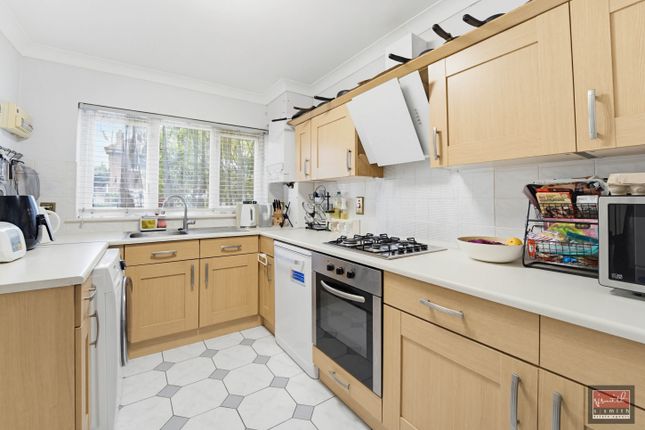48, Wolsey Road, Ashford photo 4