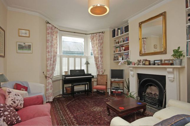 Property to rent in Warriner Gardens, Battersea, London