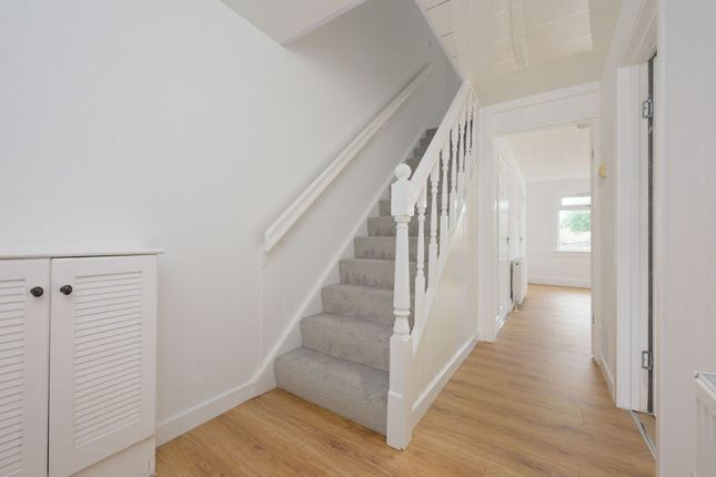 3 Lothian Court, Inverkeithing photo 3
