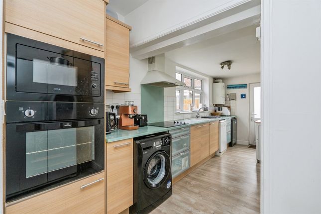 25, Fairhome Close, GOSPORT photo 3