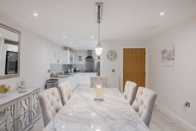 Flat 4, Bylands Court, Purley photo 4
