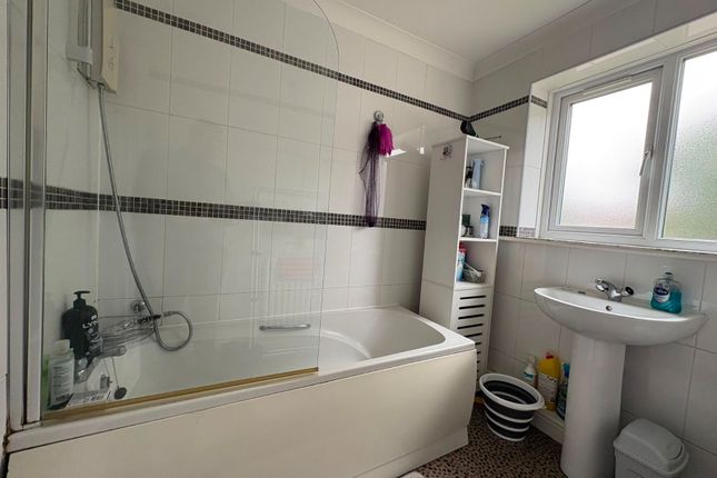 2, Gladstone Court, West Yorkshire photo 5