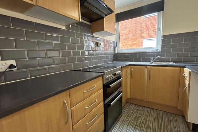 32 Downham Court,, Shinfield Road, Berkshire photo 4