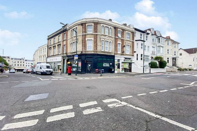 2-bed house on First Floor Flat, 51 West Hill Road, Bournemouth, £1,150/mo