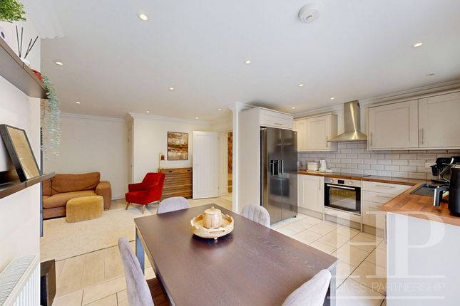 1 Woodwards, Crawley photo 2