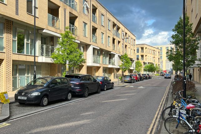 Thumbnail Flat for sale in Great Northern Road, Cambridge