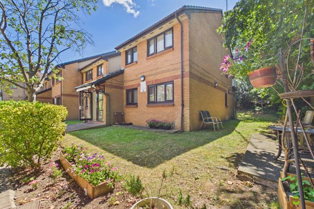 Flat 8, Belvedere Court, Laymarsh Close, Belvedere photo 2