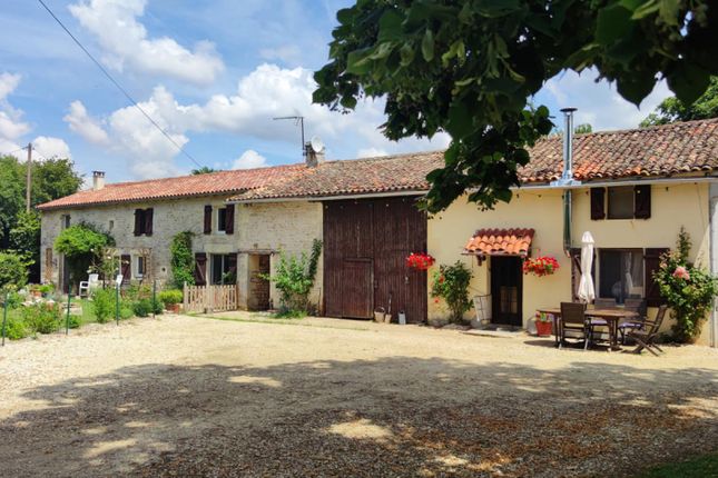 Country house for sale in Clussais-La-Pommeraie, Deux-Sèvres, France - 79190