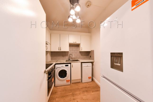 Flat for sale in Sylvester Path, Hackney