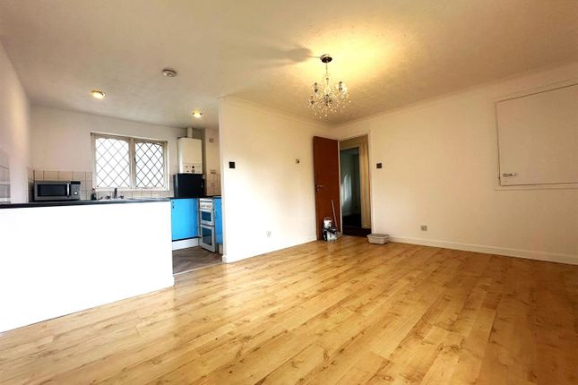 25, Padcroft Road, West Drayton photo 2