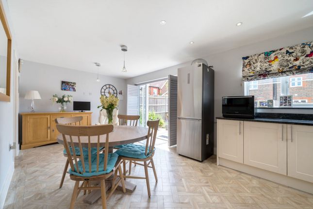 19 Sherwood Close, Liss photo 3